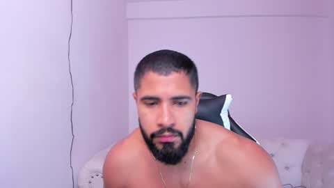 santiago_huntt online show from 21, 2, 2025