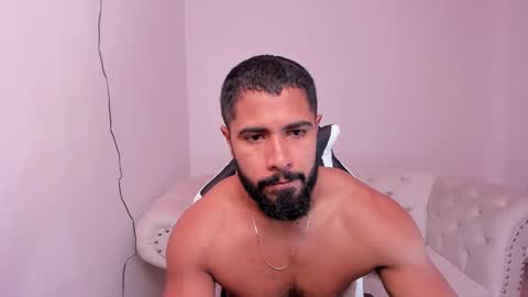 santiago_huntt online show from 26, 2, 2025