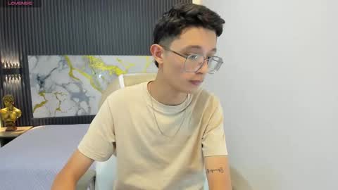 santiago_russo18 online show from 14, 9, 2025