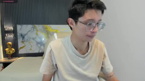 santiago_russo18 online show from 18, 10, 2025