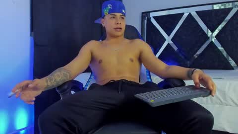 Santi Reyes online show from 31, 12, 2024