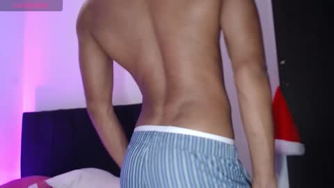 Snapshot of santinaugthy chatting on 14, 12, 2025 santi online show from 14, 12, 2025