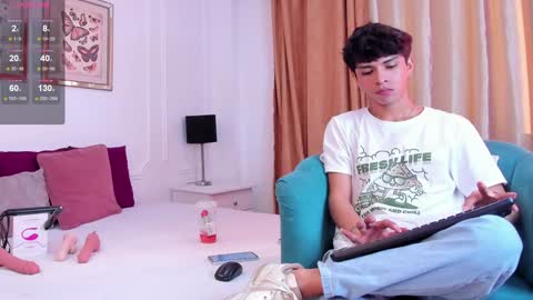 Snapshot of santy_carrington chatting on 10, 12, 2024 Santiago Carrington online show from 10, 12, 2024