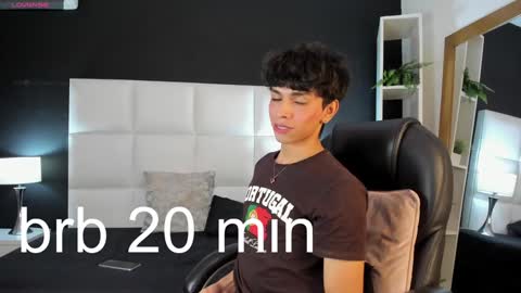 Snapshot of santy_carrington chatting on 16, 12, 2024 Santiago Carrington online show from 16, 12, 2024