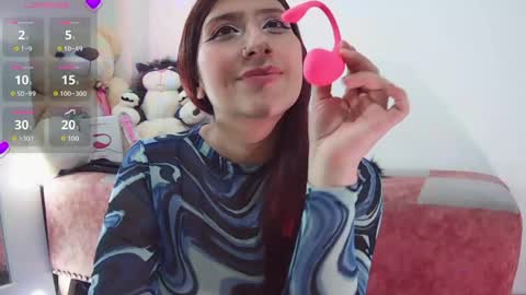 Snapshot of sara_blum_ chatting on 8, 5, 2026 SARA online show from 8, 5, 2026