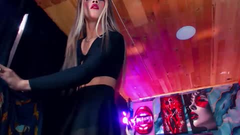 sara_buck online show from 9, 5, 2026