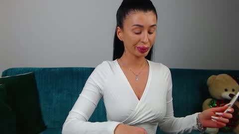 Im Sara I am happy to be here  online show from 8, 1, 2026