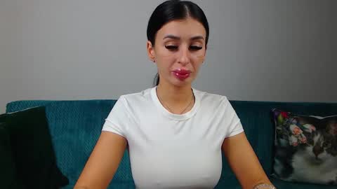 Im Sara I am happy to be here  online show from 24, 2, 2026