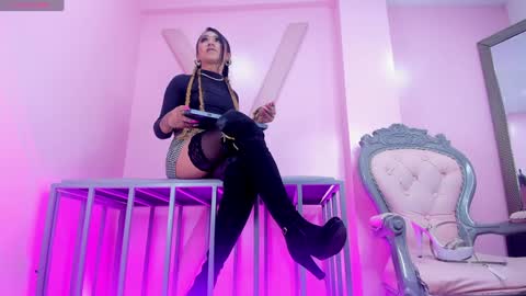 Snapshot of sara_hoot_ chatting on 4, 1, 2025 Sara HooT online show from 4, 1, 2025