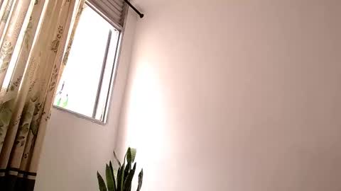 sara_johnson__ online show from 1, 10, 2025