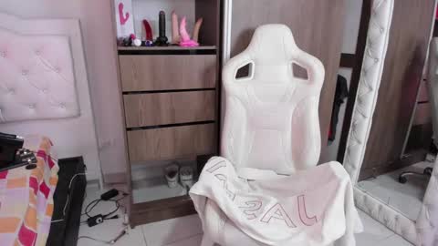 Snapshot of sara_martin_ chatting on 13, 1, 2025 sara online show from 13, 1, 2025