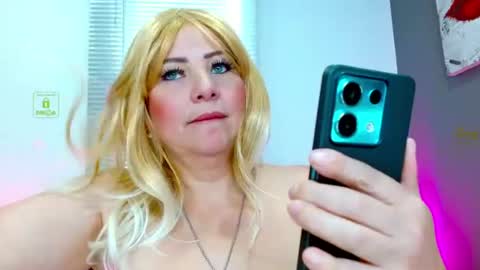 Snapshot of sara_naughtyw chatting on 30, 7, 2026 katiasupreme online show from 30, 7, 2026