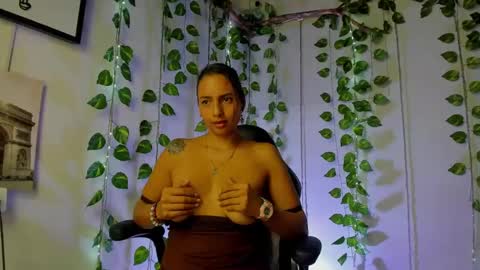Snapshot of sara_thompson01 chatting on 16, 9, 2025 SARA online show from 16, 9, 2025