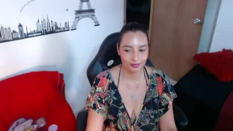 Snapshot of sara_thompson01 chatting on 19, 6, 2026 SARA online show from 19, 6, 2026