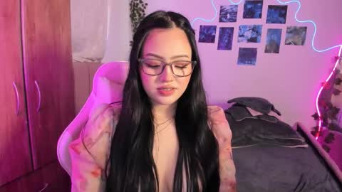 Snapshot of saraa_swett chatting on 6, 3, 2026 online show from 6, 3, 2026