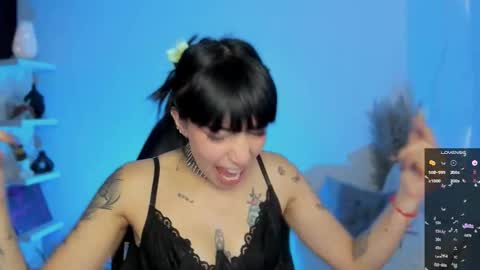 Snapshot of saraadesire chatting on 19, 12, 2025 Sara online show from 19, 12, 2025