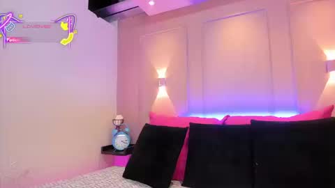 SaraAvila  online show from 13, 9, 2025