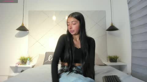 Snapshot of sarah_collens_ chatting on 9, 6, 2026 sarah_collens_ online show from 9, 6, 2026