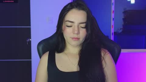 Snapshot of sarah_swtt chatting on 5, 10, 2025 - next broadcast 28 nov 7 pm Col online show from 5, 10, 2025