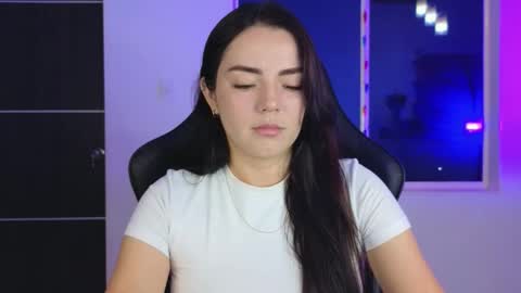 Snapshot of sarah_swtt chatting on 11, 10, 2025 - next broadcast 28 nov 7 pm Col online show from 11, 10, 2025