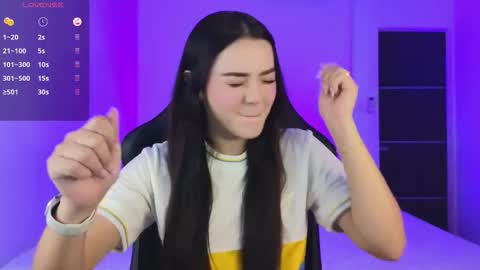 Snapshot of sarah_swtt chatting on 12, 10, 2025 - next broadcast 28 nov 7 pm Col online show from 12, 10, 2025