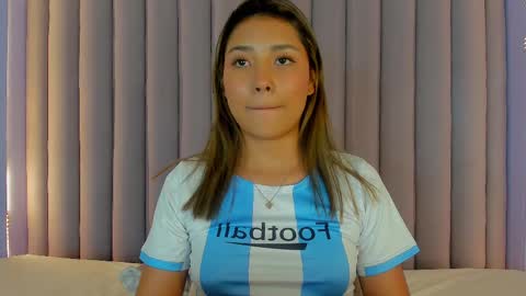 Snapshot of sarahevans__ chatting on 5, 3, 2025 Sarah Evans online show from 5, 3, 2025