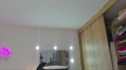 sarahhensoon online show from 3, 3, 2026