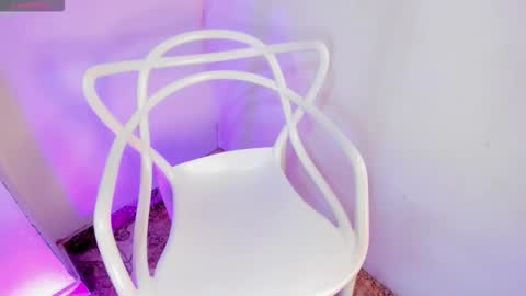 Sarahnovoa  online show from 30, 11, 2025