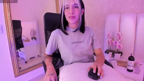 Snapshot of sarahrossi1 chatting on 22, 5, 2026 SARAH online show from 22, 5, 2026