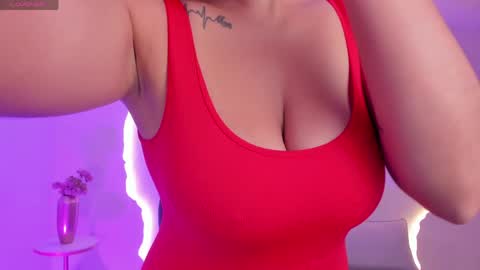 Sarah  independent model online show from 8, 6, 2026
