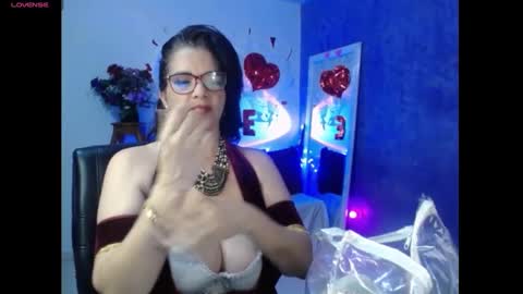Snapshot of sarasmith2 chatting on 6, 2, 2025 sara online show from 6, 2, 2025