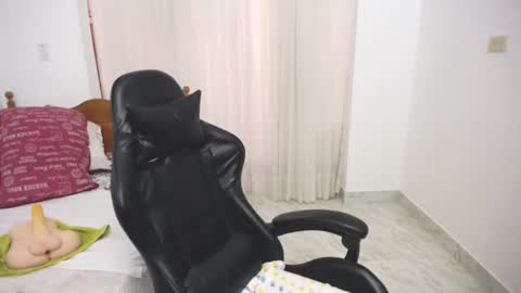 saray1221 online show from 8, 2, 2025