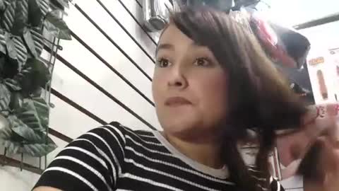 Snapshot of sarayx chatting on 27, 11, 2025 mery online show from 27, 11, 2025