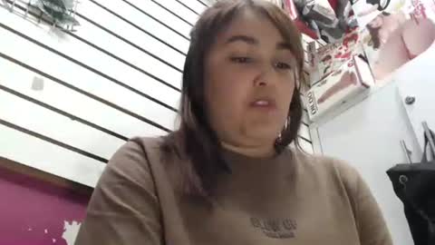 Snapshot of sarayx chatting on 17, 12, 2025 mery online show from 17, 12, 2025