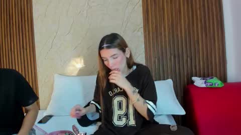  SARIYA Y ALEXIS  online show from 17, 2, 2026