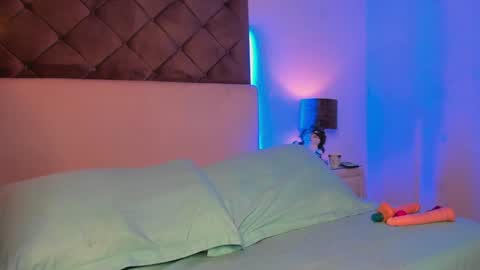 Snapshot of sashajune chatting on 7, 1, 2025 selene online show from 7, 1, 2025