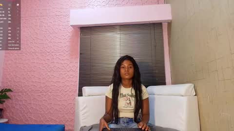 Snapshot of sashhalux22 chatting on 5, 3, 2025 SashhaLux22 online show from 5, 3, 2025