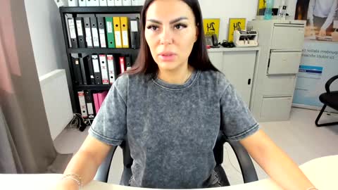 sassytiff online show from 13, 9, 2025