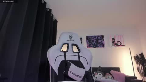    im expecting 300 thumbs up on my altar online show from 3, 4, 2026