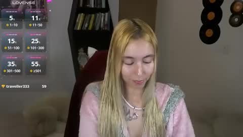 Snapshot of saucy_jenn1 chatting on 28, 9, 2025 I AM JENN online show from 28, 9, 2025