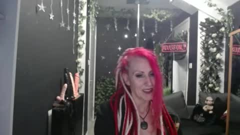 SaucySky online show from 12, 4, 2026