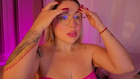 Snapshot of savanna_blonde chatting on 14, 6, 2026 Savanna online show from 14, 6, 2026