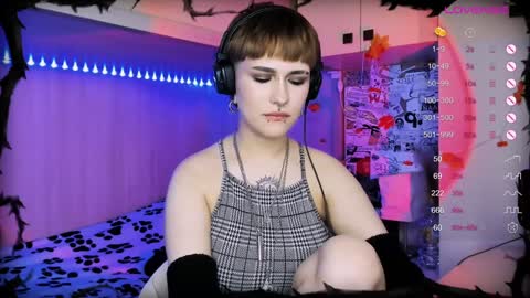 pronoun she. name Mary. age 21. online show from 8, 12, 2024