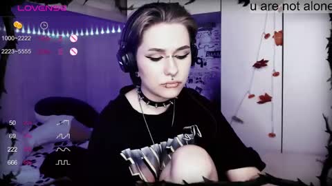 pronoun she. name Mary. age 21. online show from 14, 2, 2025