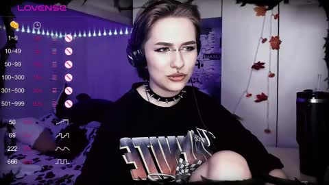 pronoun she. name Mary. age 21. online show from 15, 2, 2025