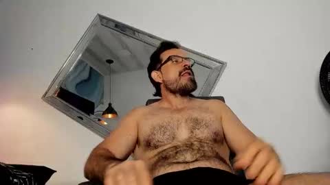 Snapshot of sbastone_muscle chatting on 1, 10, 2025 sebastian muscleman daddy the better latin lover online show from 1, 10, 2025