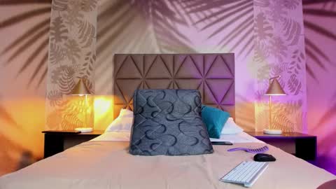 Snapshot of scarleett22 chatting on 22, 10, 2025 Scarleet online show from 22, 10, 2025