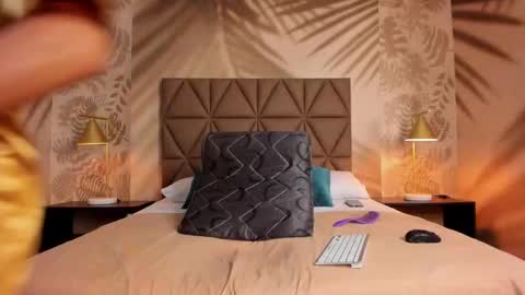 Snapshot of scarleett22 chatting on 17, 11, 2025 Scarleet online show from 17, 11, 2025