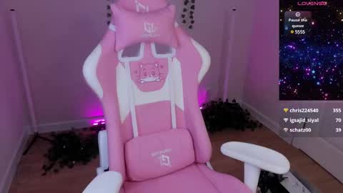 scarlet_cu1e online show from 11, 3, 2025