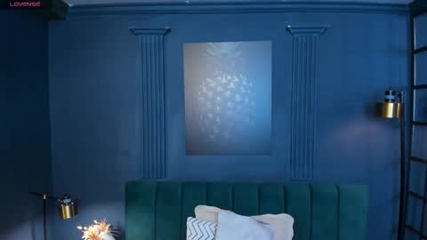 Scarlet Edwars online show from 21, 12, 2025